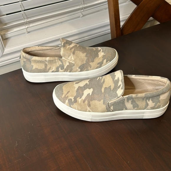 Steve Madden Gills-C Camo Slip On Sneaker Shoe Women Size 10 - Picture 12 of 17